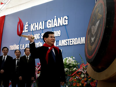 Có nên đổi tên trường THPT chuyên Hà Nội - Amsterdam?