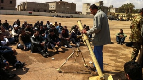 Phe nổi dậy Libya gấp rút huấn luyện tân binh