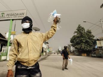 Indonesia: núi lửa Merapi lại phun khiến 100.000 người phải sơ tán