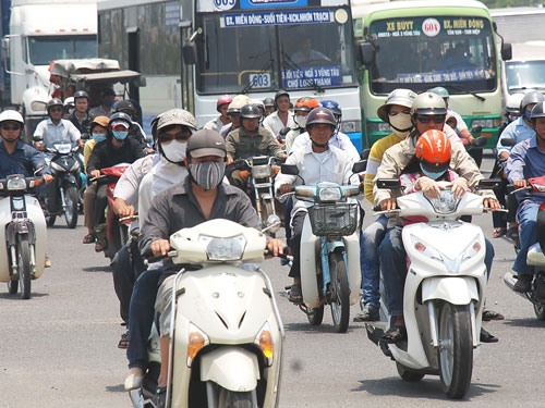 Thuế, phí “đè” ô tô, xe máy