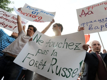 2000 người Nga biểu tình thách thức ông Poutine
