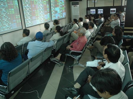 Nhiều dòng tiền đang đổ vào chứng khoán
