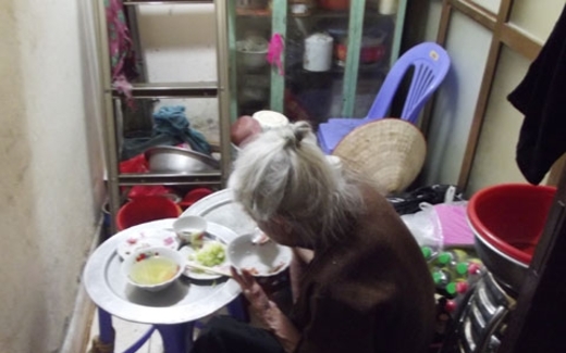 Bà mẹ Anh hùng: Các con đùa phải không?