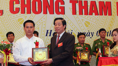 PN&HĐ: Những chữ ký ... "phản chủ" và cái đức bị "trảm"