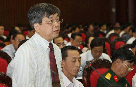 Tập đoàn, đất đai, lãng phí và tham nhũng