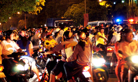 100 cảnh sát vây ráp nhóm giang hồ TPHCM