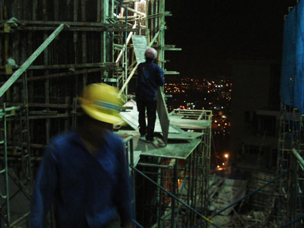 Máu thợ hồ đổ trên những công trường