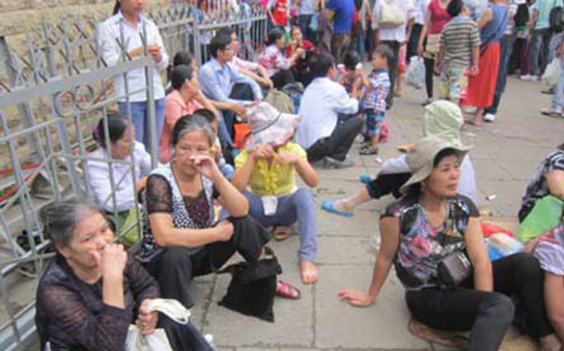 Chen lấn kinh hoàng ở lễ hội đền Hùng