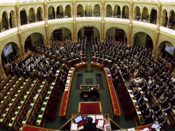 Hiến Pháp mới của Hungary bị Châu Âu đưa vào tầm nhắm vì bị phê phán là “phi dân chủ”