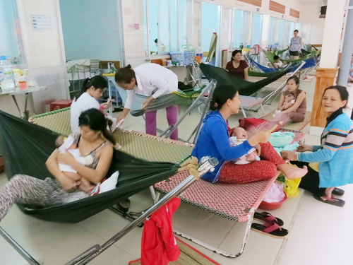 Trẻ nêm kín các bệnh viện nhi