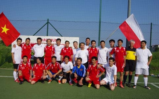 Giao hữu bóng đá giữa đội Việt Nam_Berlin và đội CĐVN tại Ba Lan.