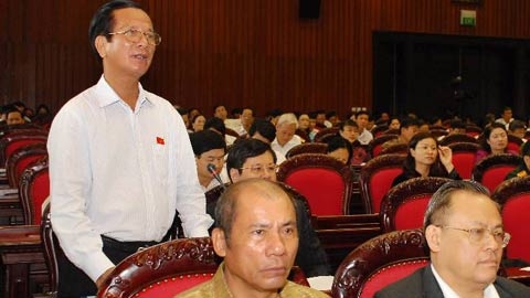 Nghe hai bộ trưởng giải trình cho tập đoàn