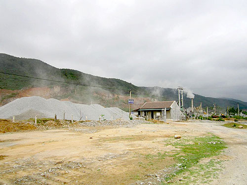 Treo đời trên vách đá