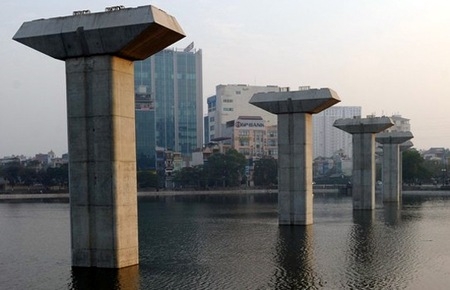 Cắt giảm đầu tư công và thành tích “ảo”