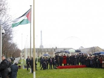 Cờ Palestine được chính thức thượng lên tại Paris