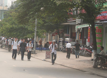 Hà Nội: Người đi bộ “lạc” vì giao thông rối