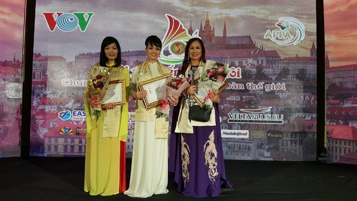 Đoàn thí sinh Việt Nam từ Ba Lan đạt thành tích cao trong cuộc thi nghệ thuật "Tôi yêu tiếng nước tôi" lần thứ nhất 2018, tổ chức tại Praha - Cộng hòa Séc