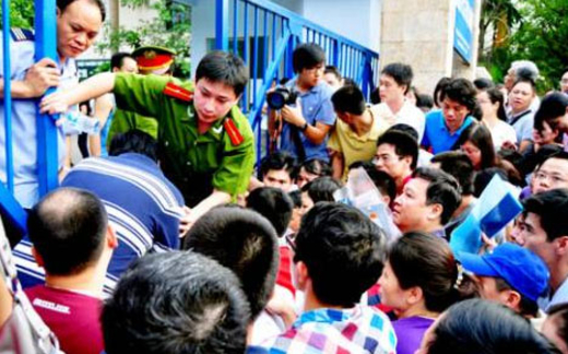 Hà Nội cam kết hết cảnh trắng đêm xin học vào lớp 1