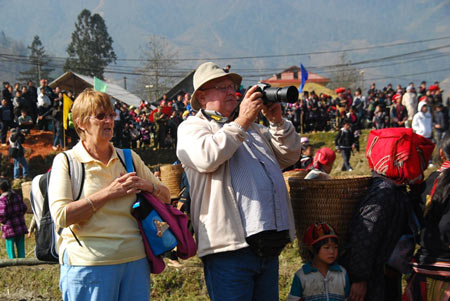 Đầu năm, xem người Dao... giao duyên