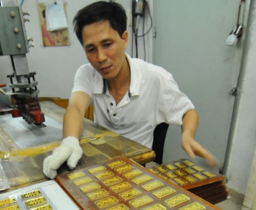 Sẽ cấm tiệm vàng mua bán vàng miếng