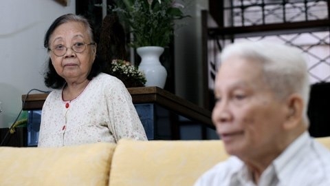 Nhận giải thưởng, GS Hoàng Tụy buồn nhiều hơn