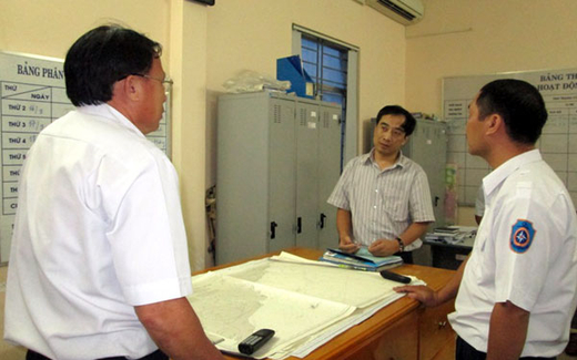 Tàu Singapore đâm tàu cá VN, 16 người rơi xuống biển