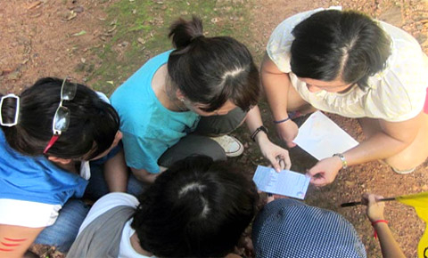 Vung tiền cho con xuất ngoại học hè