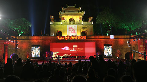 Chủ tịch nước đón Tết Tân Mão cùng kiều bào