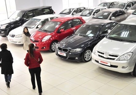 Tìm mua ôtô cũ đón giảm phí trước bạ