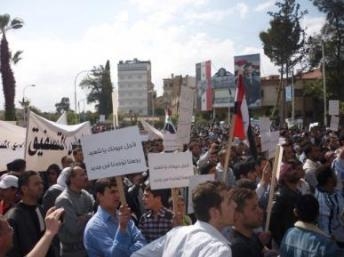 Áp lực gia tăng lên chế độ Syria