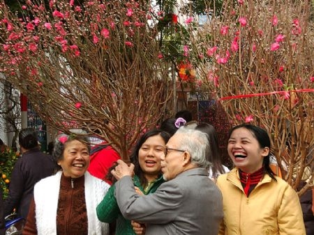 Dư luận quanh việc đón Tết cổ truyền