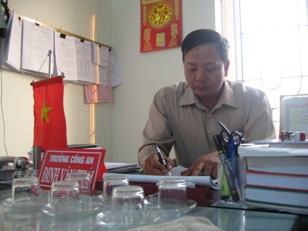 "Xin" dân 7 triệu vì "tội" ăn cháo quên mang giấy tờ