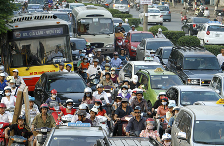 Xe máy có phải là 'thủ phạm' gây tắc đường?