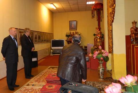 Đoàn Bộ Ngoại giao Ba Lan thăm Trung tâm thương mại Wolka Kosowska.