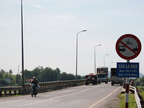 Tai nạn sẽ tăng vì vận chuyển Bauxite: Dài cổ chờ kinh phí