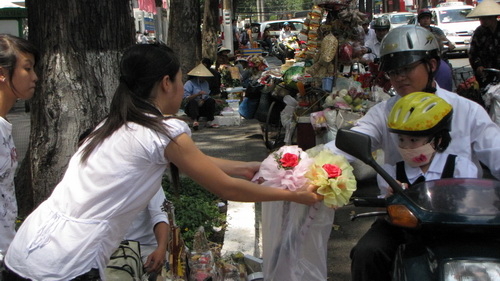 Giỏ hoa hồng 6,5 triệu đồng!