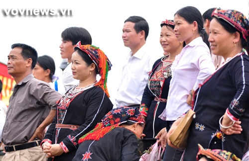 Hội đua thuyền “Âm vang Hồ Thác Bà”