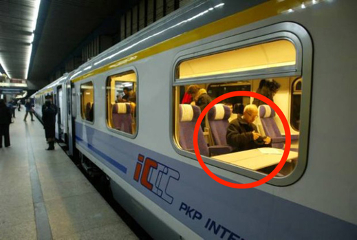 Một câu truyện trên tàu hỏa làm nhiều người xúc động.