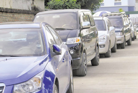 Đoàn “xế hộp” đi mua nhà ở xã hội!