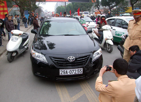 Xe Camry gây tai nạn liên hoàn, 2 người chết