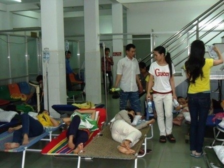 Người lao động “chết mòn” vì những bữa ăn rẻ mạt