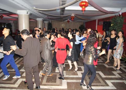 Câu lạc bộ khiêu vũ kỷ niệm 2 năm ngày thành lập.