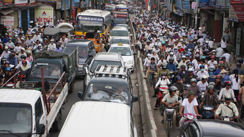 Phí đường bộ: Truy thu, gõ cửa từng nhà, kê khai tất