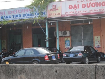 Tỉnh nghèo 'vung tay' sắm xe công, lãnh đạo thi nhau xuất ngoại