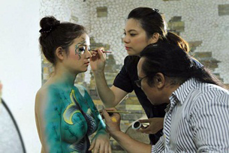 Nude 100%, mỹ nhân Việt sẵn sàng hiến mình cho body painting