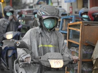 Núi lửa phun tại Indonesia : Gần 70 người thiệt mạng trong khoảnh khắc