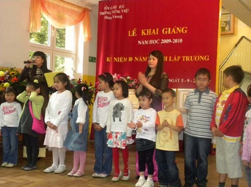 Khai giảng năm học mới cho người Việt Nam ở Ba Lan