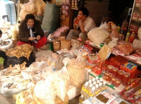 Chợ tết èo uột, giá tăng hàng ế