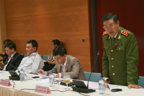 Quá dễ dãi với người nước ngoài tại Việt Nam