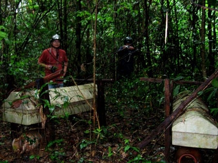 Thâm nhập “rừng ma”